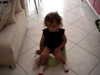 Bébé chante et danse