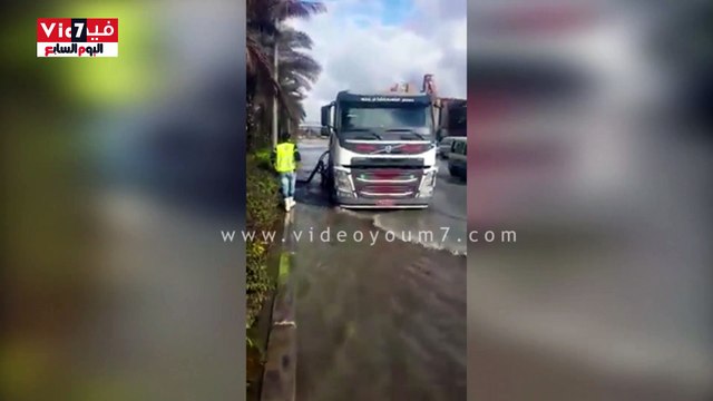 بالفيديو..مياه القناة تشارك فى رفع مياه الأمطار بالإسكندرية