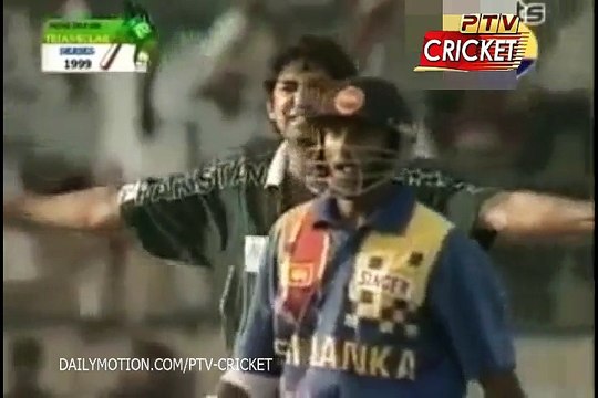 Sri Lanka need 16 runs in 14 balls with 5 wickets wasim akram good bowling