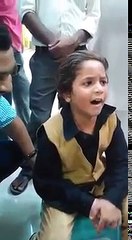 Ek Chote bache ne gaaya gaana or sab log jhum ute.