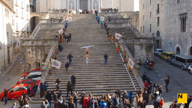 Deux artistes montent 90 marches en tête à tête.