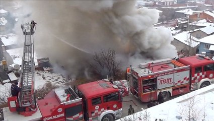 Kütahya'da ev yangını, 2 çocuk can verdi