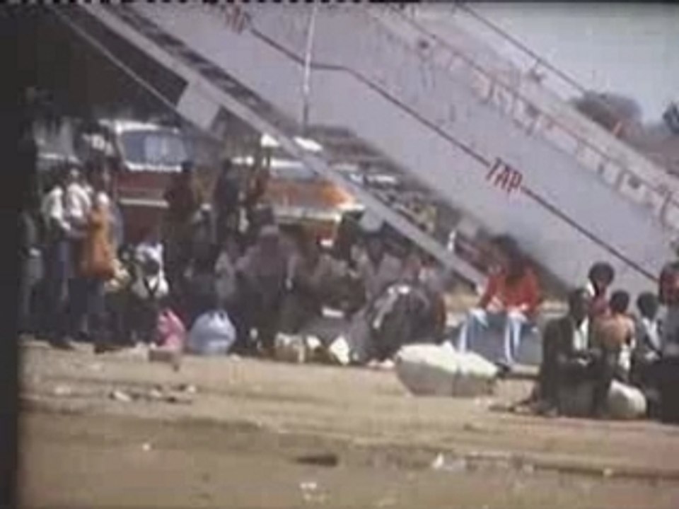 GREAT EVASION POPULATION LUENA EAST ANGOLA 1975