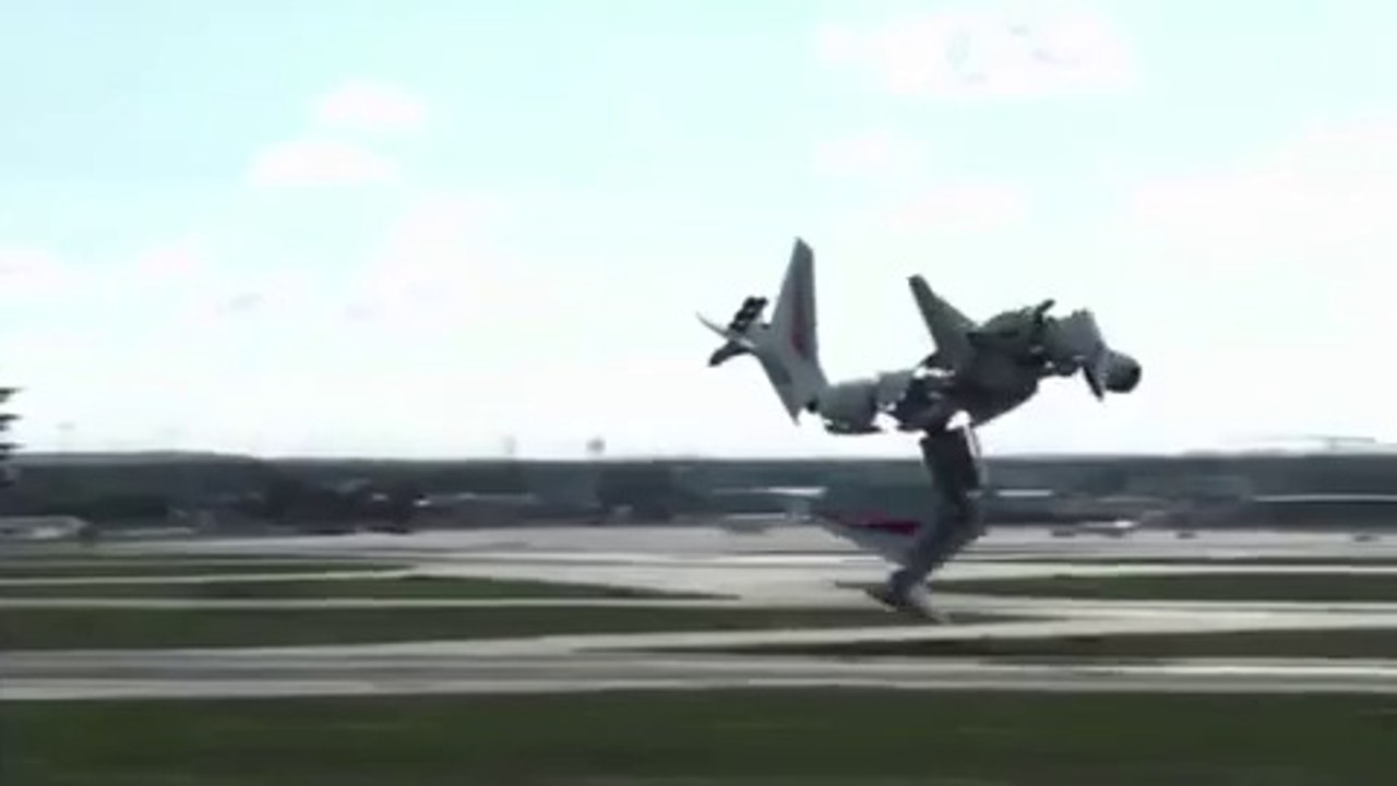 Very Funny Airplane Landing - Whatsapp Video