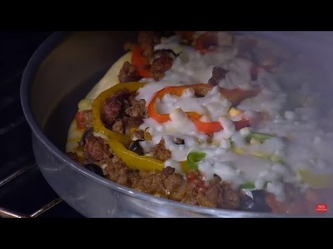 بيتزا باللحمة المفرومة والسجق | نجلاء الشرشابي