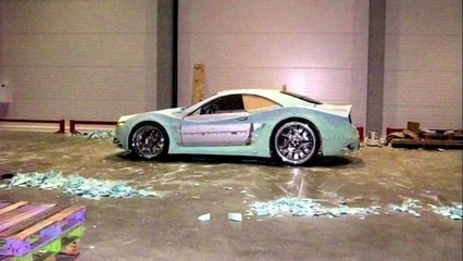 Cet homme transforme sa très démodée voiture en un luxueux et rutilant bolide !