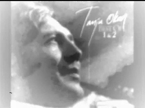 Öyle sarhoş olsam ki Bir an seni unutsam Unutsam bugünleri Yarınları unutsam Öyle sarhoş olsam ki Bir daha ayılmasam Herşey bir rüya olsa U