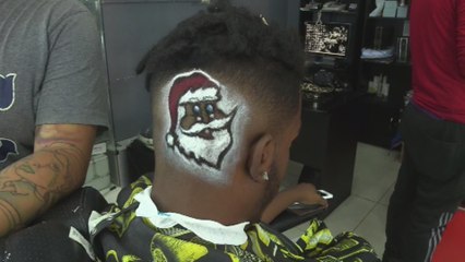 Barberos peruanos marcan tendencia navideña con festivos diseños