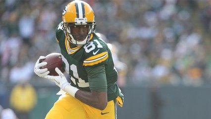 Aaron Rodgers finds a wide open Geronimo Allison for 32 yards