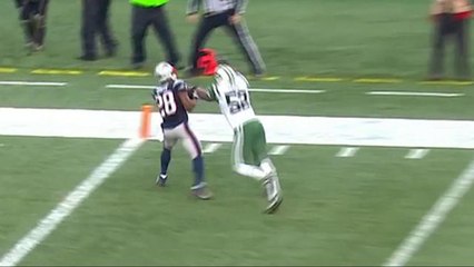Tom Brady passes deep to James White for a 25-yard TD