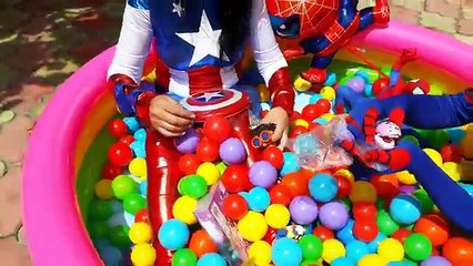 Femeia Paianjen Cu Femeia Capitan America Piscina Plina cu Jucarii Surpriza 2016