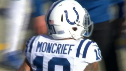 Andrew Luck lobs 24-yard TD pass to wide open Donte Moncrief