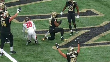 Mark Ingram speeds for a 6-yard TD