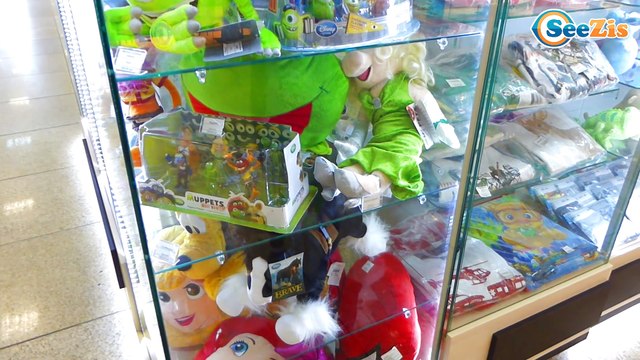 ✔ Беби Борн и девочка Маша открывают Хэппи Мил в Макдональдсе / McDonald's Happy Meal & Baby Born