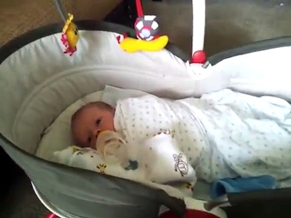 3 Week Old Baby Crying, Pooping, and Peeing 動画 Dailymotion