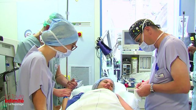 En toute intimité : Eve (LVDCB 2) : Sur le brancard, prête à se faire opérer du fessier !