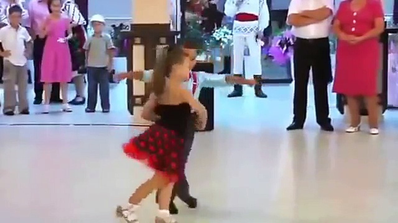4 YEAR BABY DANCE PERFORMANCE