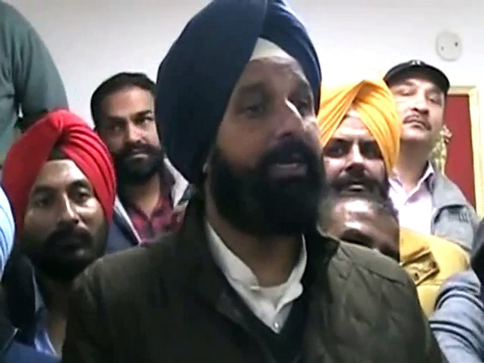 ਬਿਕਰਮ ਮਜੀਠੀਆ ਦਾ ਨਵਜੋਤ ਸਿੱਧ ਤੇ ਕੇਜਰੀਵਾਲ ਤੇ ਹਾਸੋਹੀਣਾ ਬਿਆਨ,ਸੁਣੋ ਕੀ ਕਹਿ ਗਏ ਸਿੱਧੂ ਬਾਰੇ