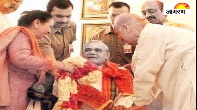 अटल जी की जादू की झप्पी को पीएम ने ट्वीटर पर किया शेयर