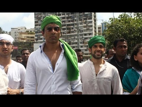 Sonu Sood And Tusshar Kapoor Offer Prayers At Haji Ali Dargah After 'Shootout At Wadala' Success