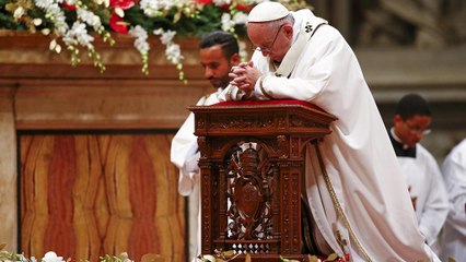 Christmette im Petersdom: Papst erinnert an notleidende Kinder