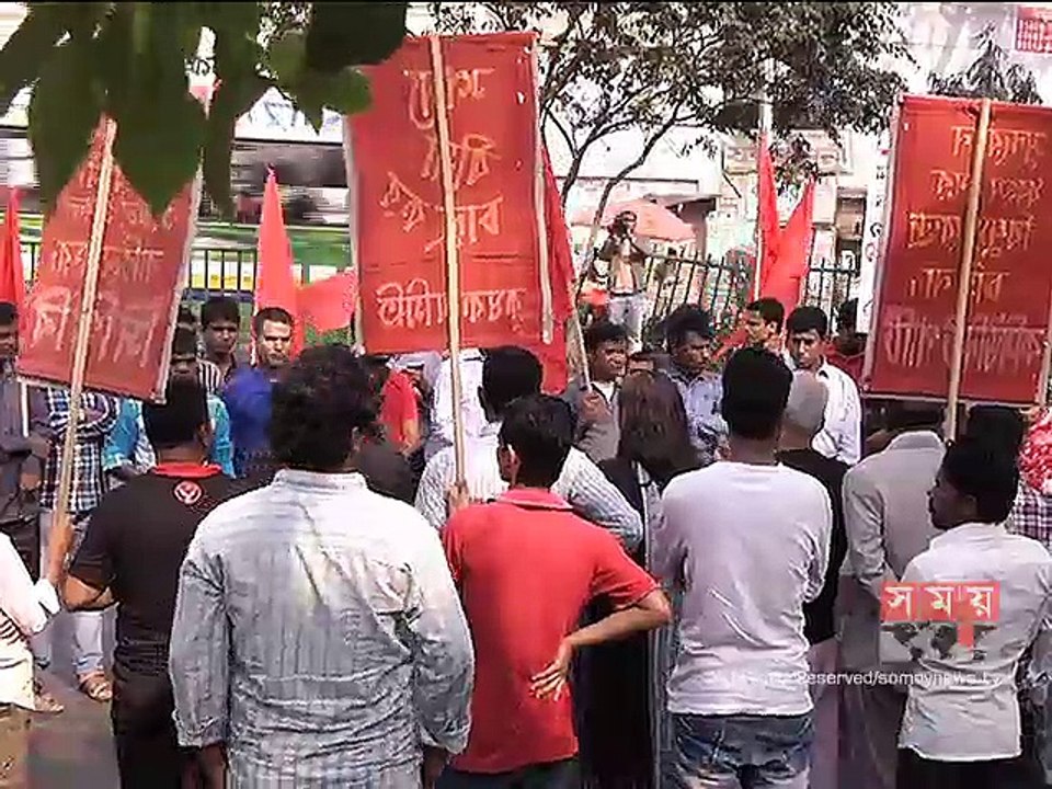 বন্ধ গার্মেন্টস খুলে দিতে শ্রমিকদের বিক্ষোভ