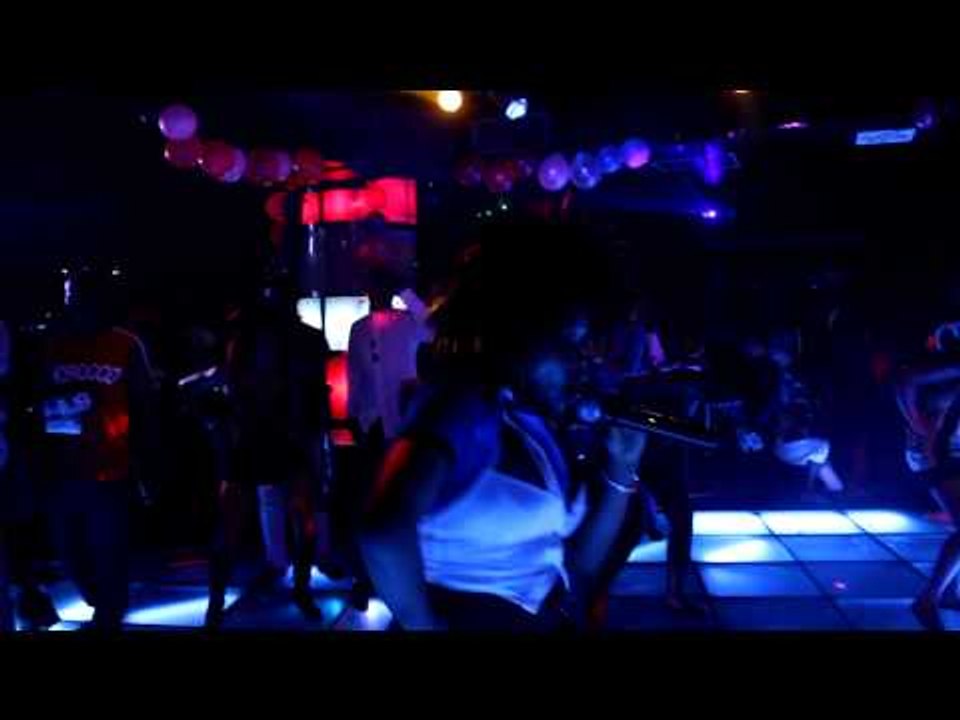 Coco Argentée show live à l'OG