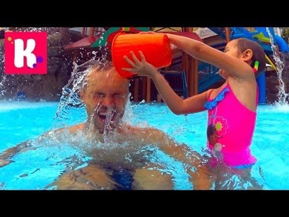 ВЛОГ Завтрак в отеле Жарим тосты и купаемся в бассейне в водном парке Alton Tower крошечный аквапарк