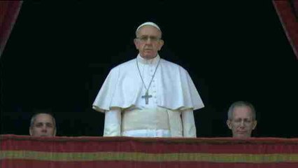 El papa clama por la paz ante terrorismo y guerras en su mensaje de Navidad
