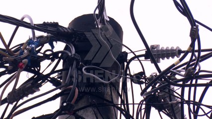 (VIDEO) Digjet shtylla elektrike në lagjen Seravë të Çairit