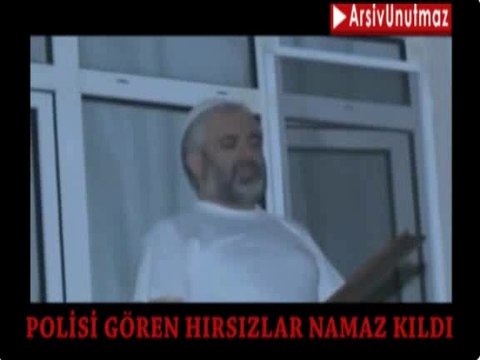 POLİSİ GÖREN HIRSIZLAR NAMAZ KILDI İZLEYİNCE BU GÖRÜNTÜLERE ÇOK ŞAŞIRACAKSINIZ
