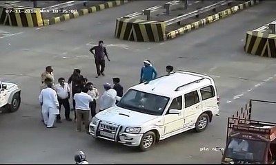 Live Fight in India --टोल प्लाजा में मारपीट का   CCTV विडियो --S4U-- News