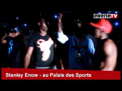 Stanley Enow hein pere au palais des sports de Yaoundé