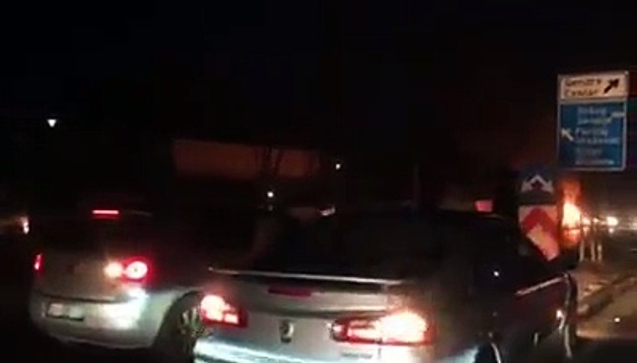 Digjet një veturë te Rrethi në Prishtinë (VIDEO)