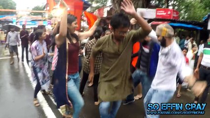CRAZY DANCE AT GANPATI VISARJAN MUMBAI   MUST WATCH
