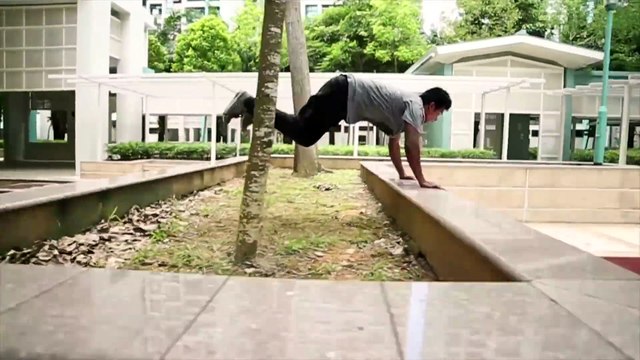 Parkour and Freerunning 2016 - Epic Stunts