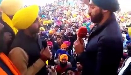 ਭਗਵੰਤ ਮਾਨ ਨੂੰ ਇਕ ਟੀਵੀ ਚੈਨਲ ਵਾਲੇ ਨੇ ਸਟੇਜ ਤੇ ਸਾਰੀ ਪੁਬਲਿਕ ਸਾਮਣੇ ਸਵਾਲ ਪੁੱਛੇ