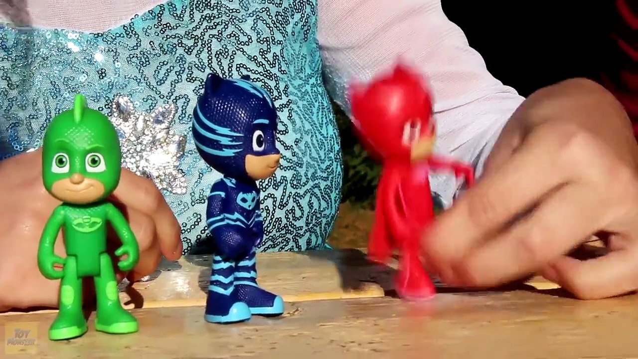 Frozen Elsa SAVED BY PAW PATROL MARSHALL! w