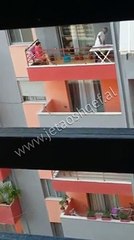 Gruaja ia mbledh burrit 8 me 2 para gjithe lagjes