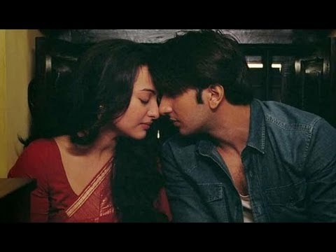Ranveer Singh Spat On Sonakshi Sinha's Face During 'Lootera' Shooting!