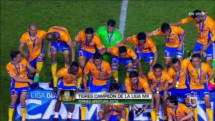 Tigres recibió el trofeo y la celebración inició lo grande