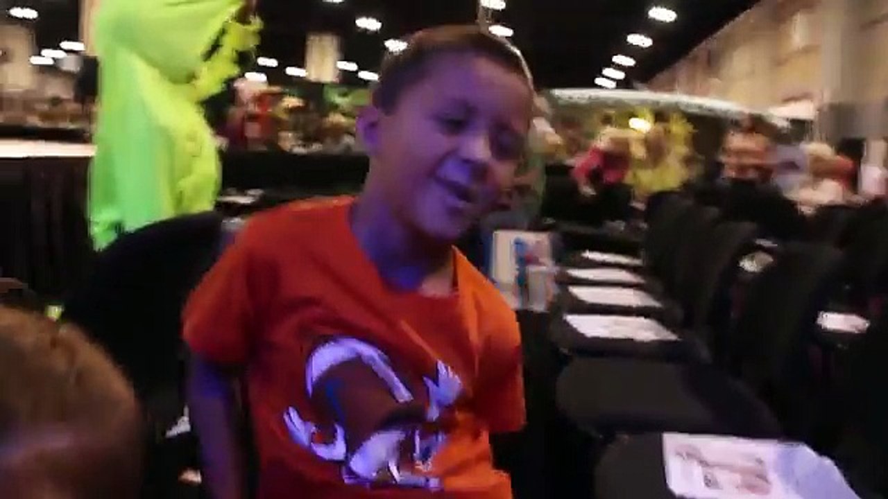 Skylander Kids Fashion Show - Skylander Boy, Girl & Lightcore Chase hit the Runway!