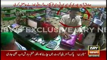 Sadiqabad: CCTV of a shop getting robbed