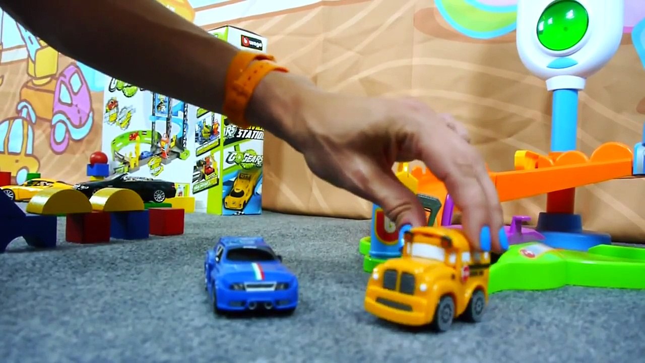 Çocuk filmi - Speedy ve Bussy araba sergisinde - BMW Çizgi Film izle - Animasyon HD izle 2015 Full 182