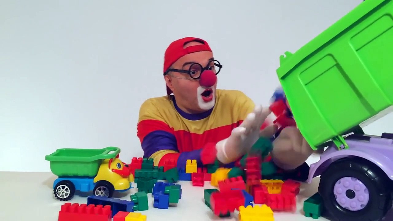 Çocuklar için eğlenceli film - Palyaço Dima yapı taşlarıyla oynuyor Çizgi Film izle - Animasyon HD izle 2015 Full 186