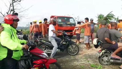 Christmas typhoon leaves three dead in Philippines