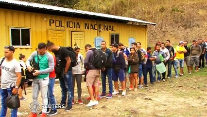 Tải video: Honduran migrants rush to beat Trump to the border