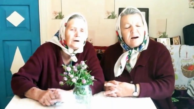 ТАК ПЕТЬ ТОЛЬКО БАБУШКИ НАШИ МОГУТ, ДУШУ РАЗДИРАЯ В КЛОЧЬЯ !