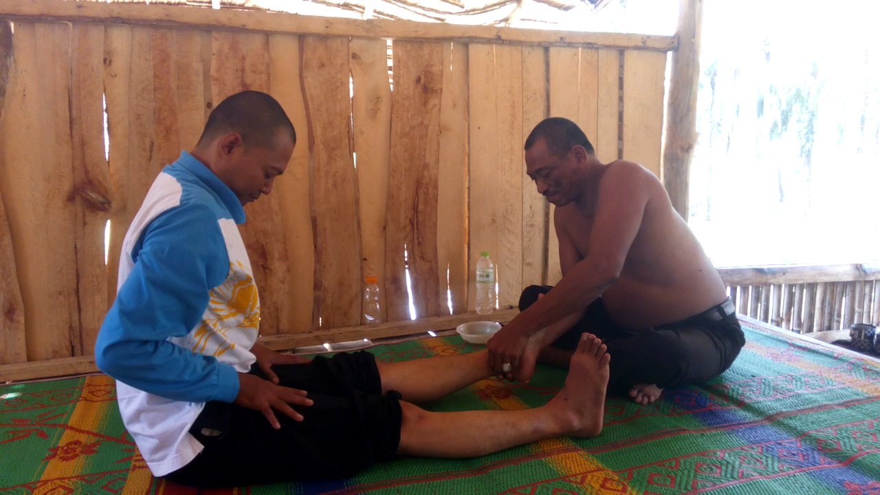 Praktisi Chi Kung Indonesia; PENGOBATAN ANEH, TAPI NYATA.... Asli TOP CER rasanya