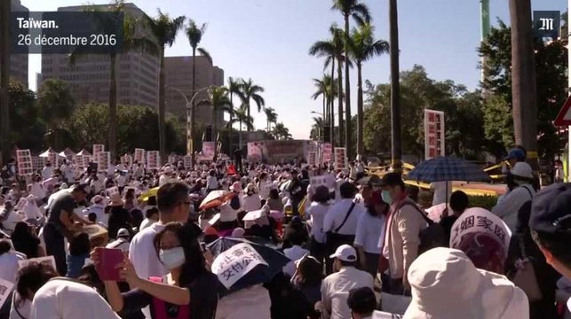 A Taïwan, pro et anti-marriage gay manifestent autour du Parlement